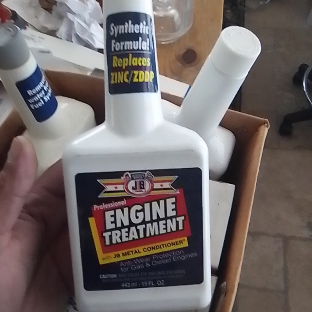 Engine Treatment with Metal Conditioner - White